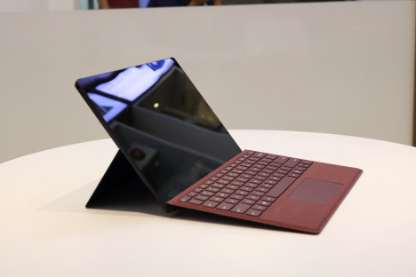 Surface Pro 6 ( i7/8GB/256GB ) + Type Cover 1